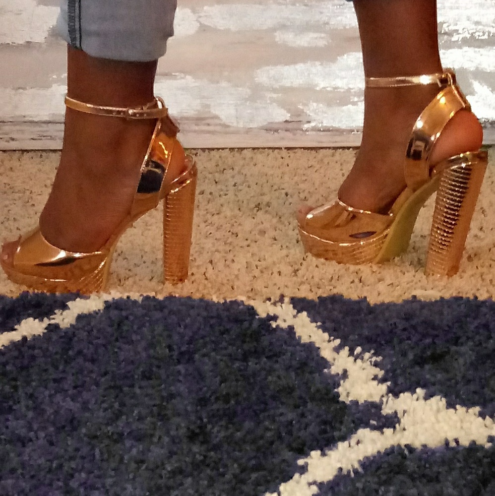 Pretty Little Thing Women's Chunky Heel Sandal